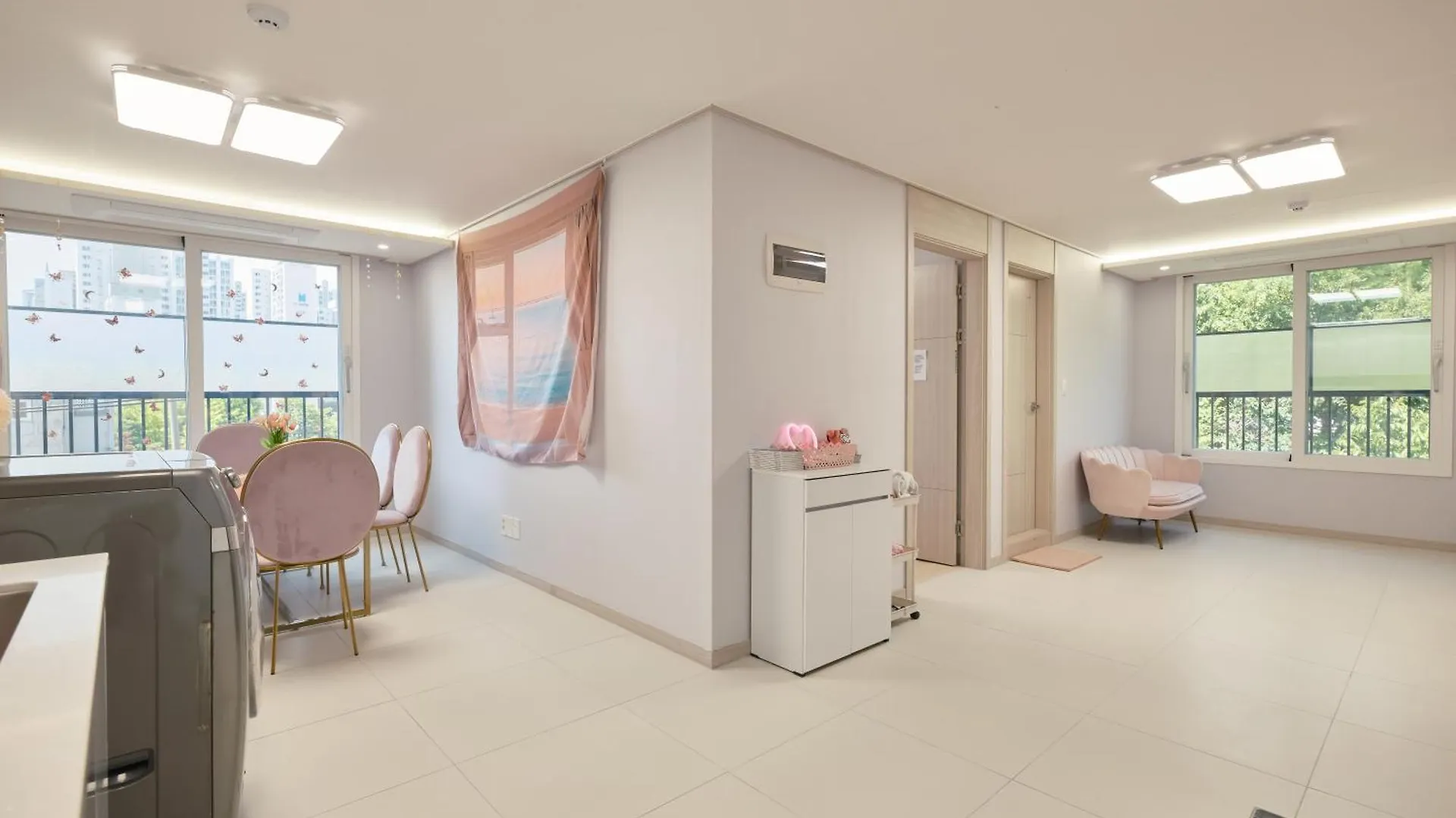 Pink Room 4 Bedroom Seoul Apartment