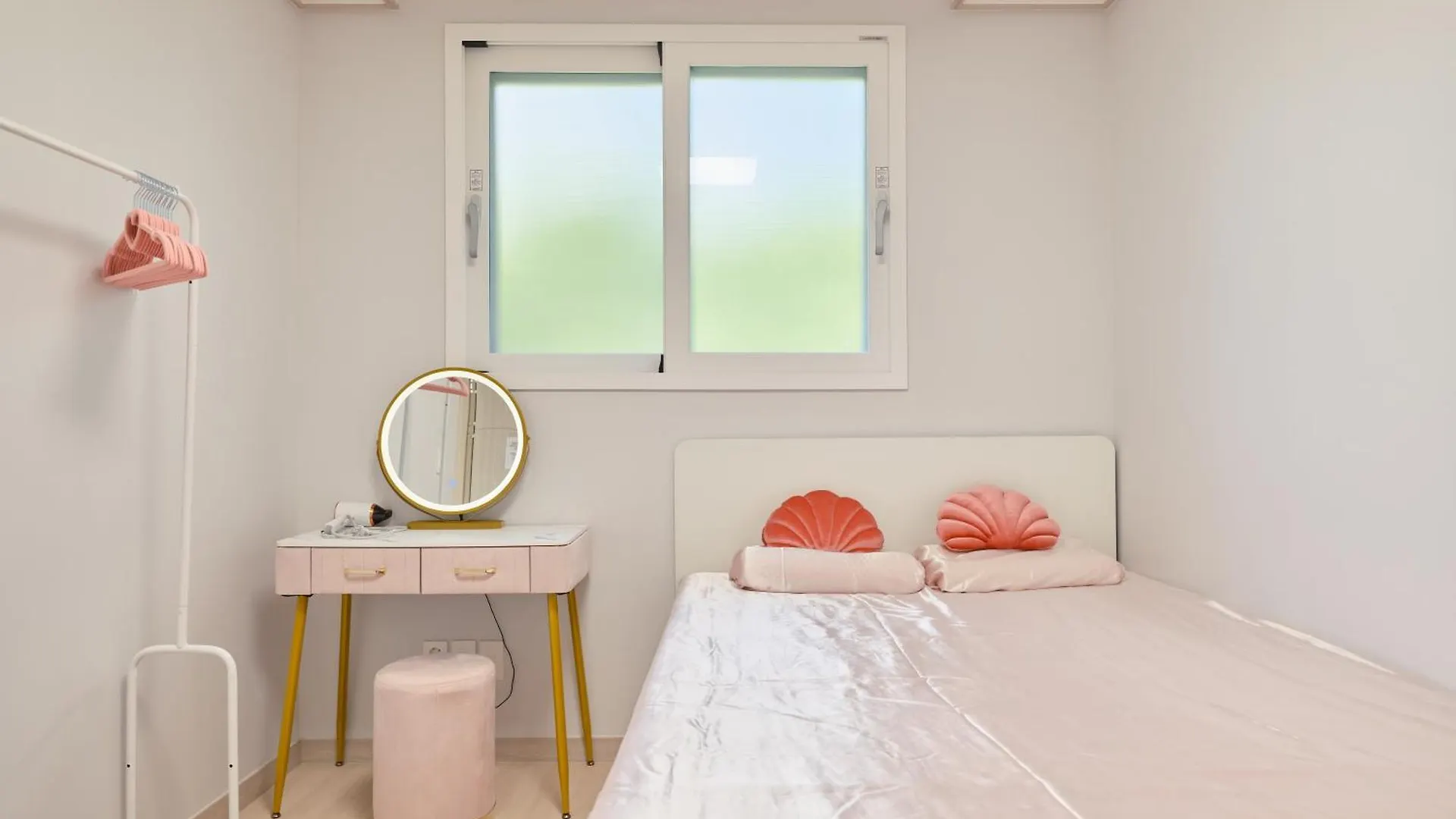 Pink Room 4 Bedroom Seoul South Korea