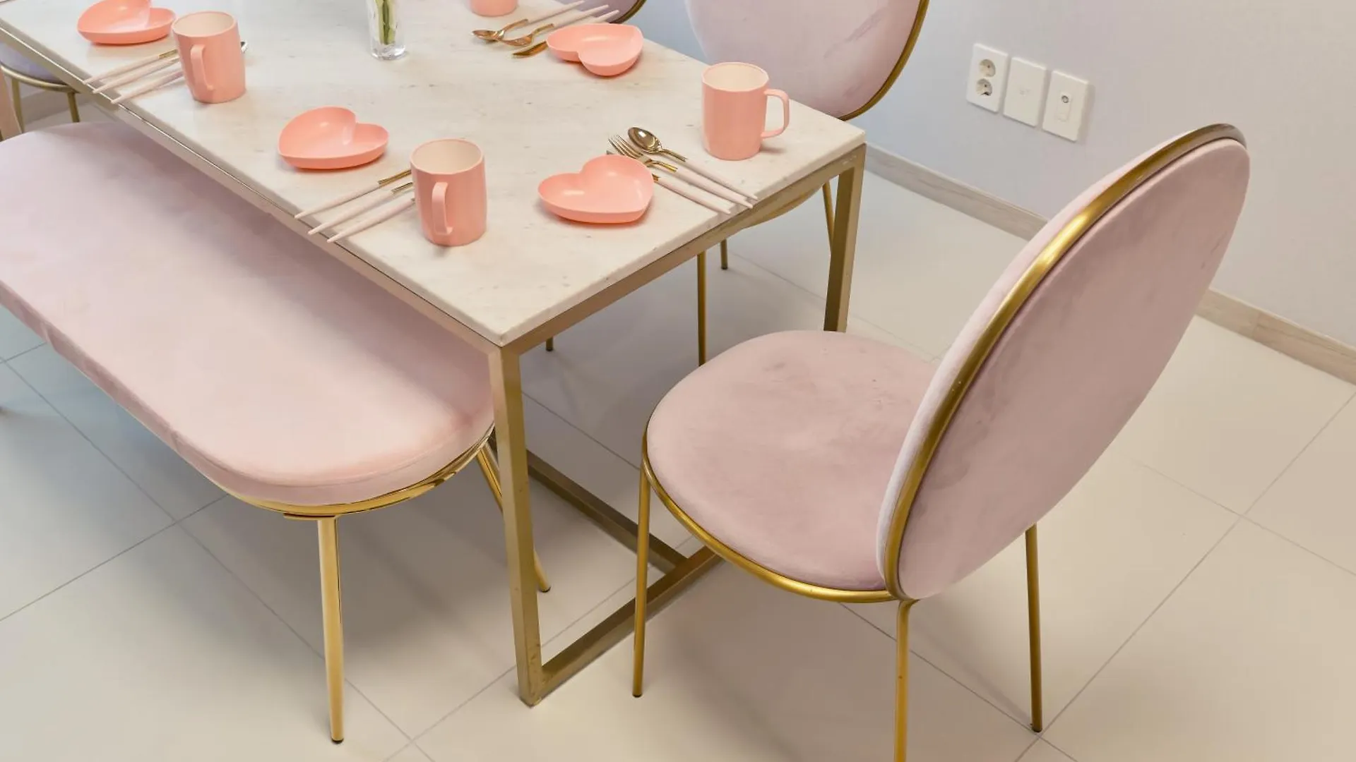 Pink Room 4 Bedroom Seoul Apartment