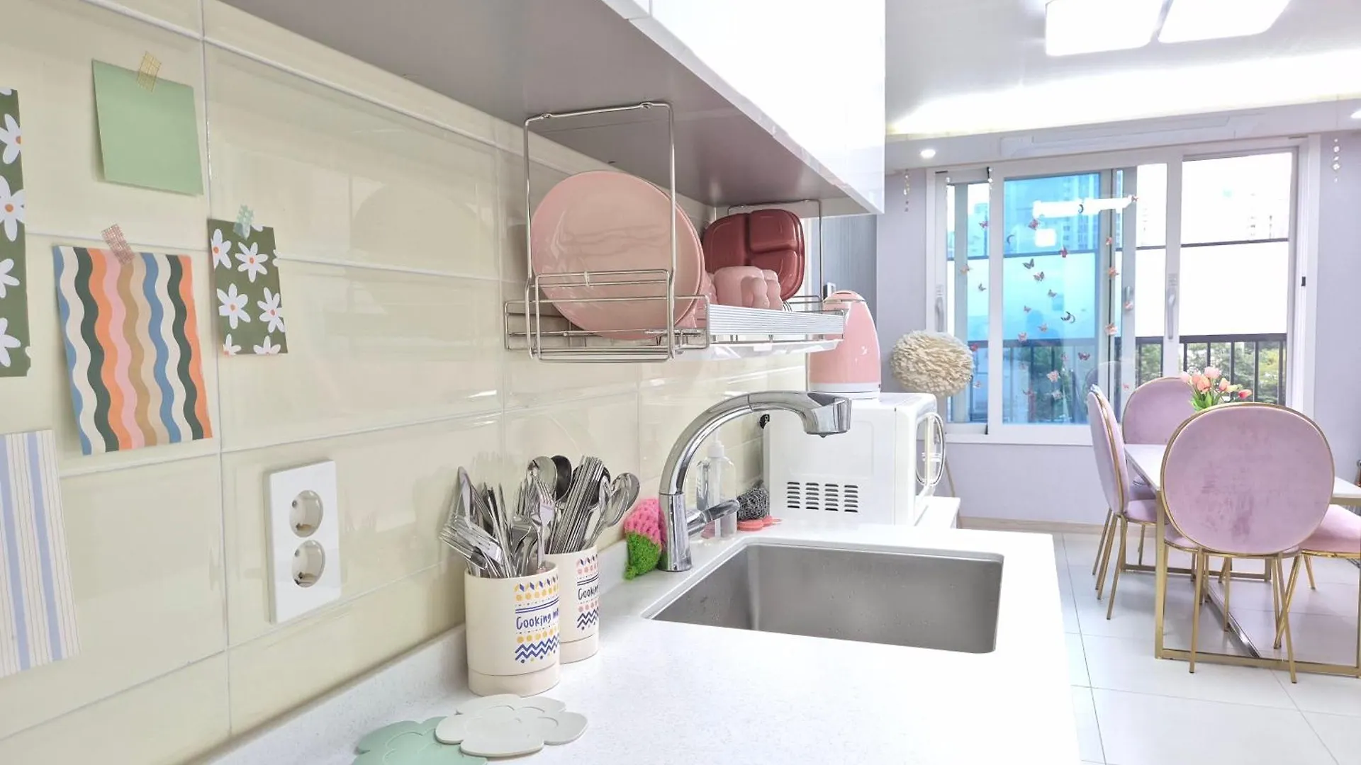 Pink Room 4 Bedroom Seoul Apartment
